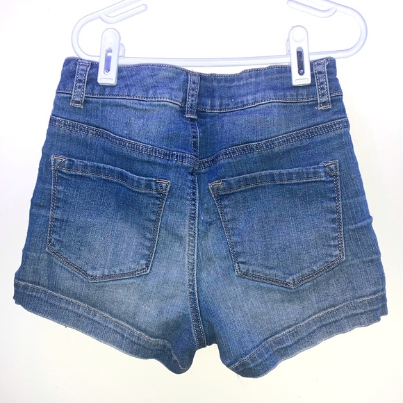 SO high rise jean shorts Size 1 - Picture 2 of 4